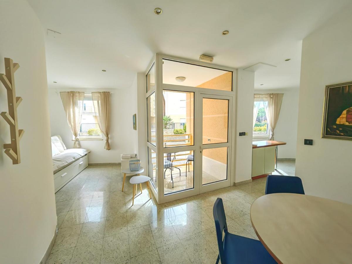 Sea View Apartment & Studio Apartment Bruno Умаг Екстериор снимка