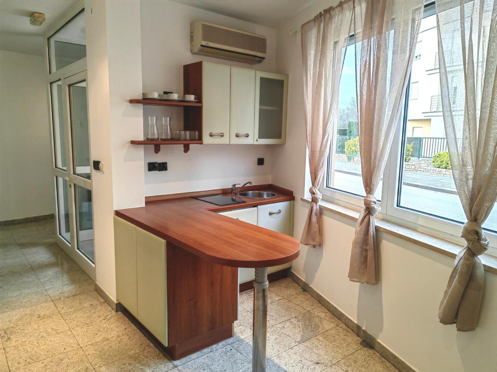 Sea View Apartment & Studio Apartment Bruno Умаг Екстериор снимка